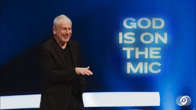 Louie Giglio - God is on the Mic
