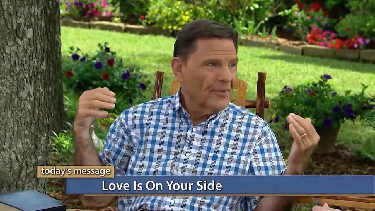 Kenneth Copeland - Love Is On Your Side