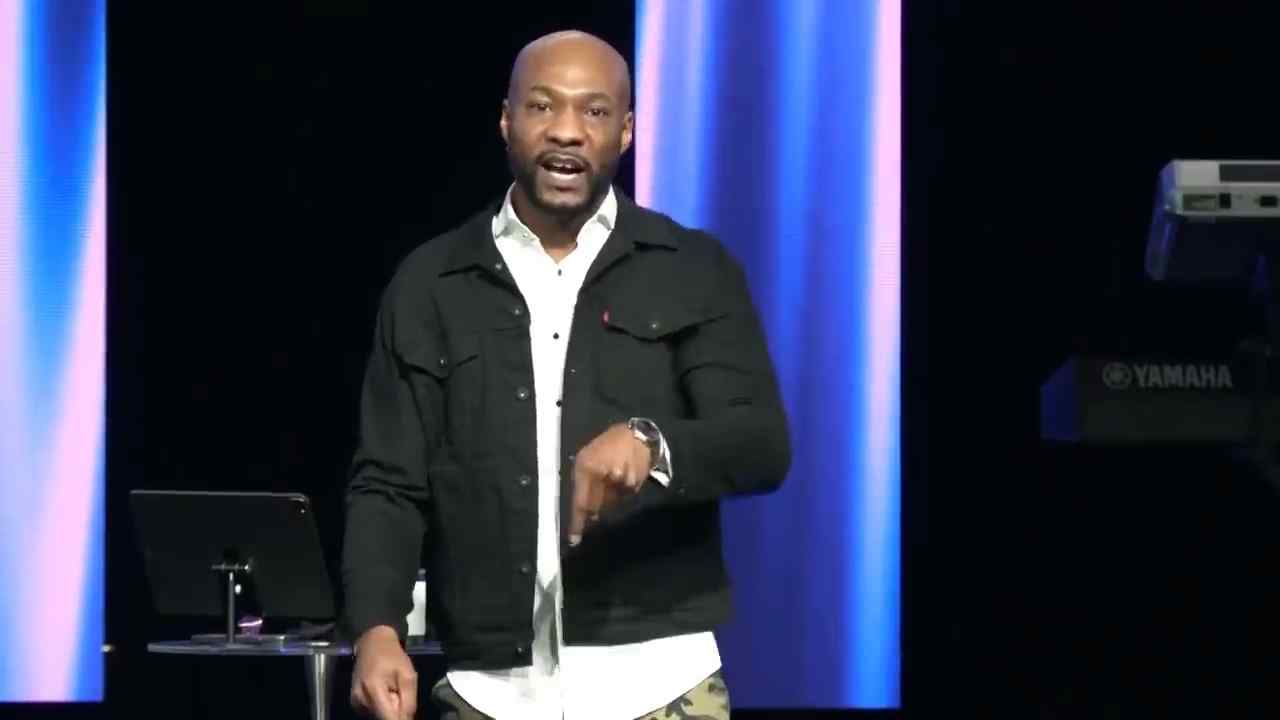 Keion Henderson - The Head Table