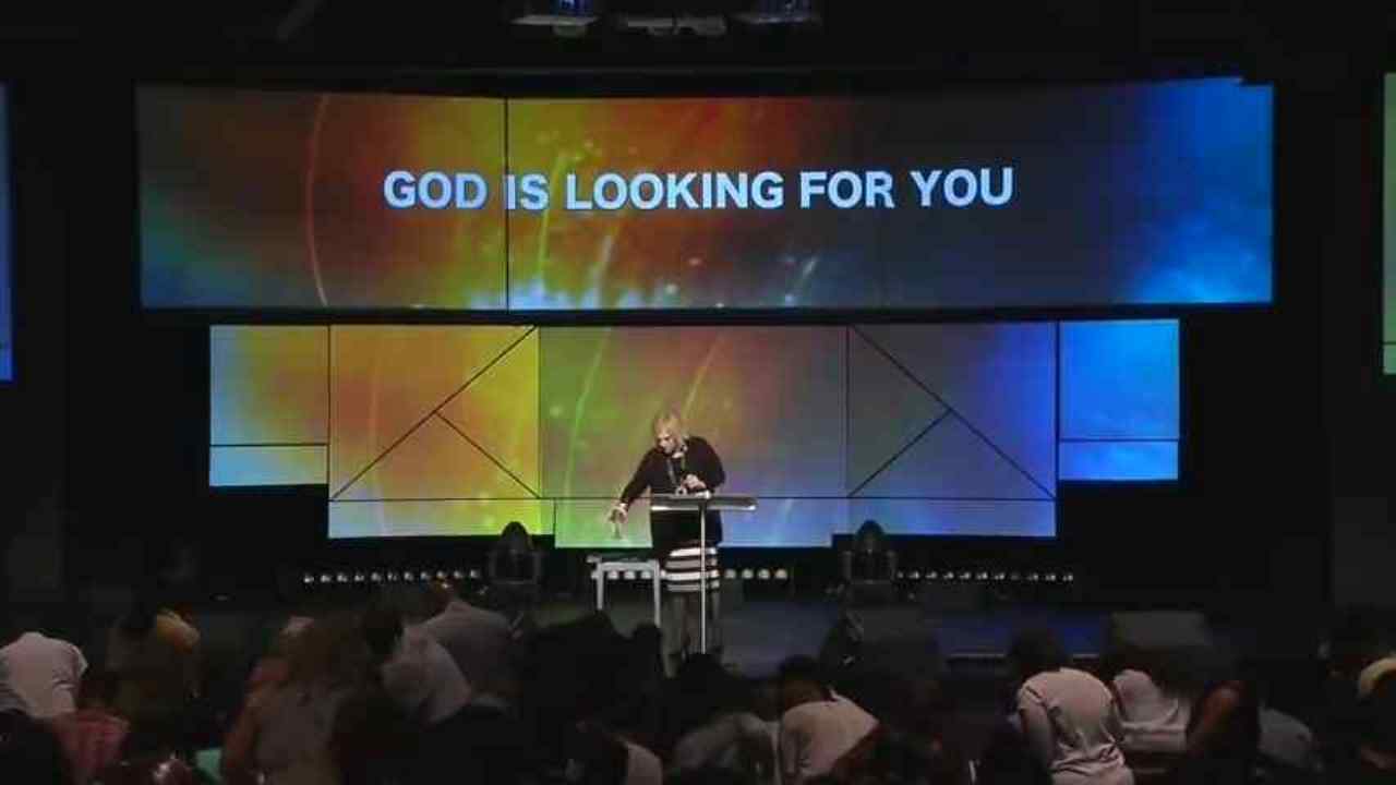 Sheryl Brady - God Is Looking For You