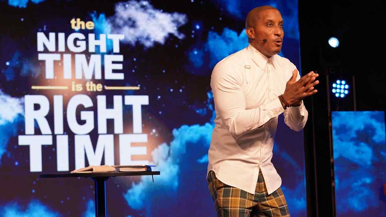 Dharius Daniels - The Night Time is the Right Time